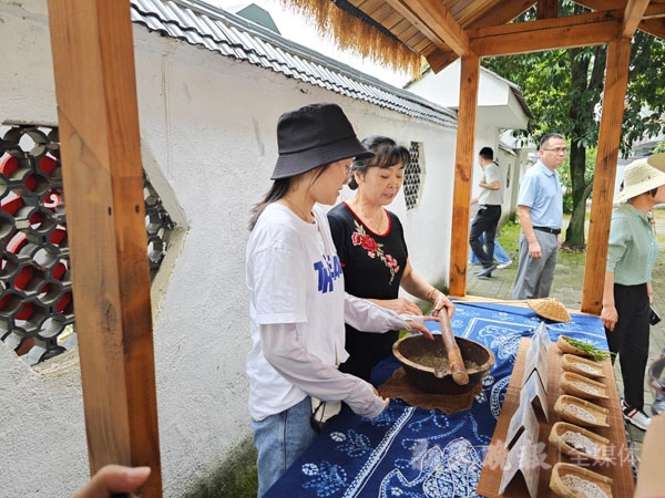 CQ9电子 CQ9传奇电子沪明情 向未来｜中国林业碳票第一村“空气变现”村民分红未来将与上海这样合作(图2)